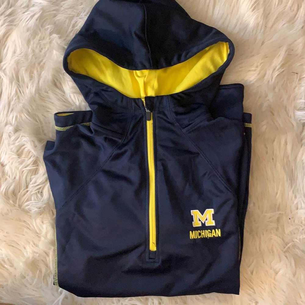 Michigan Wolverines Sweatshirt. Women’s Medium.
